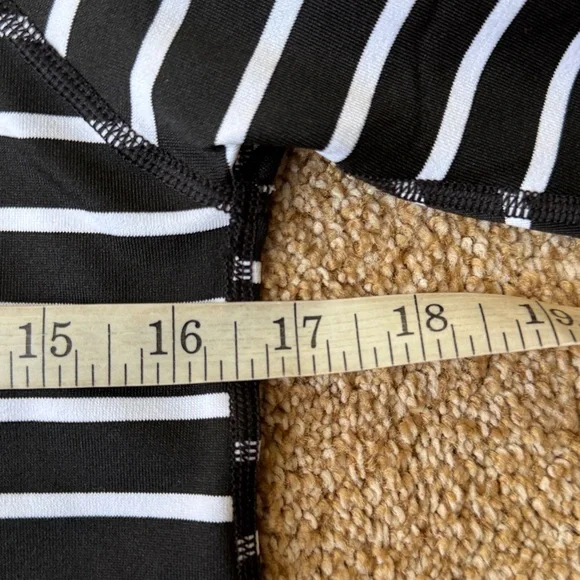 Kona Sol Black/White Striped UPF 50 Long Sleeve Rash Guard Tee Size Small - Picture 3 of 6